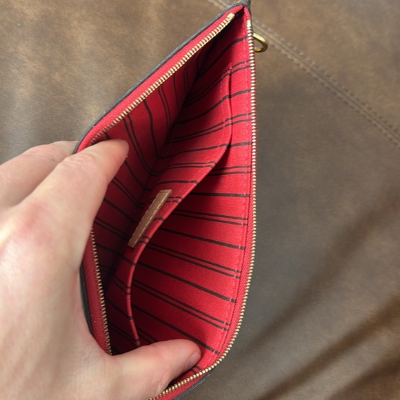 Louis Vuitton Monogram Pochette MM - Picture 7 of 8